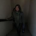 bibiška šplhá po schodoch