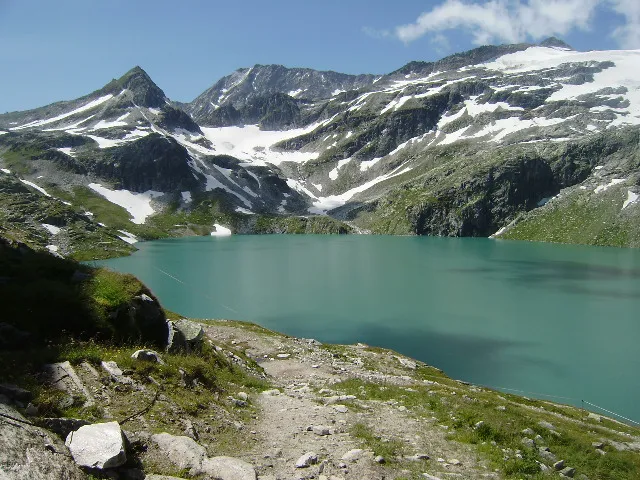 Nejkouzelnější prázdniny - Tmavé jezero v bílé zemi
